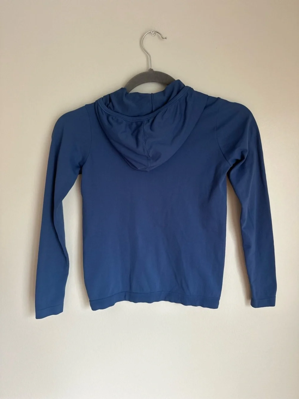 Athleta Girl Long Sleeve Performance Shirt Hood  Thumb Holes Periwinkle Blue S/7